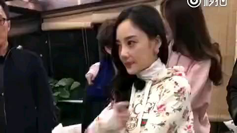 李小璐这穿衣风格一言难尽啊
